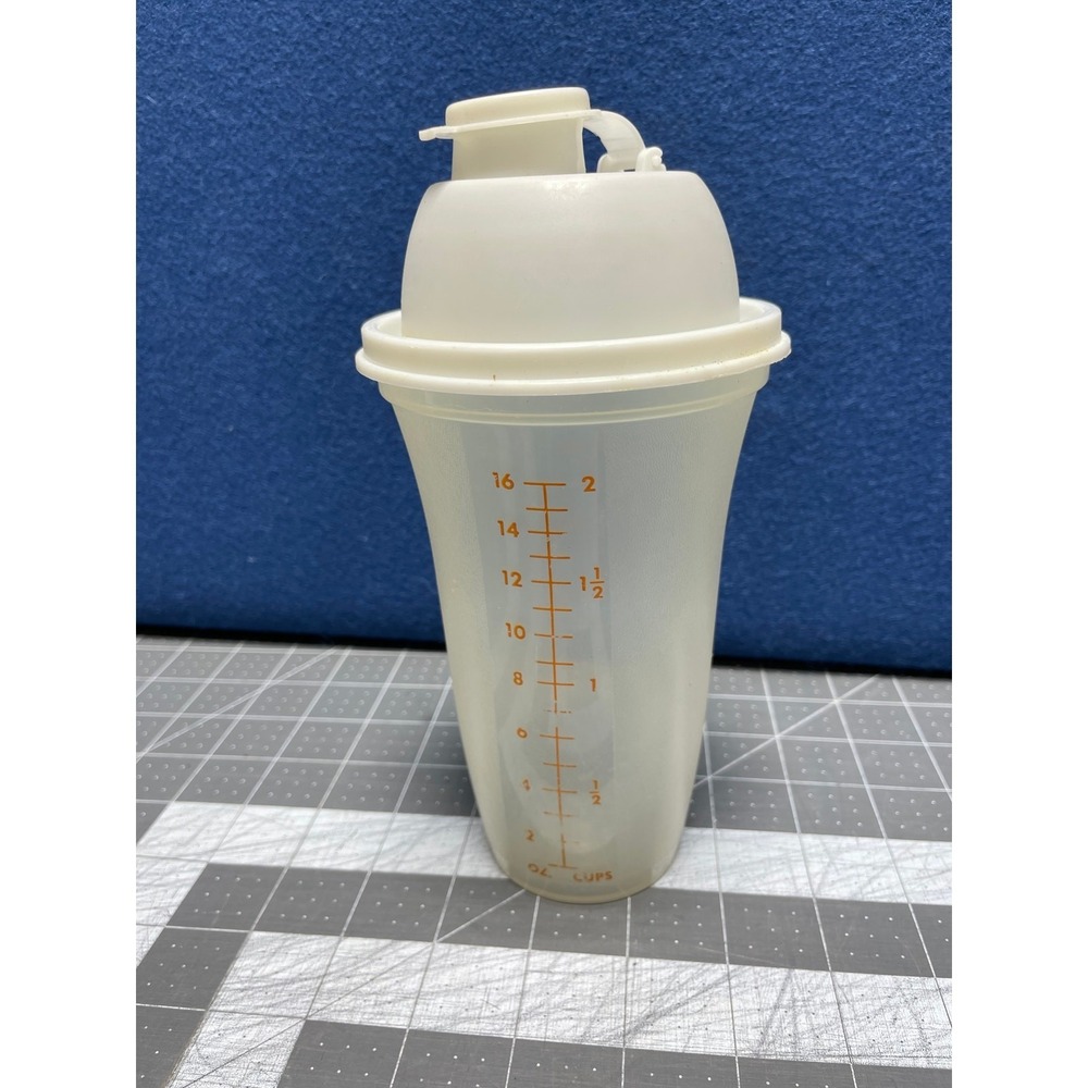 TUPPERWARE  QUICK‎ SHAKE WHITE MISSING INNER MIXER  844